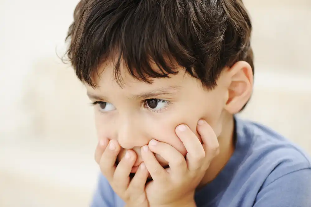 הפרעת ADHD שאלות ותשובות תמונה תיאורית של ילד קטן